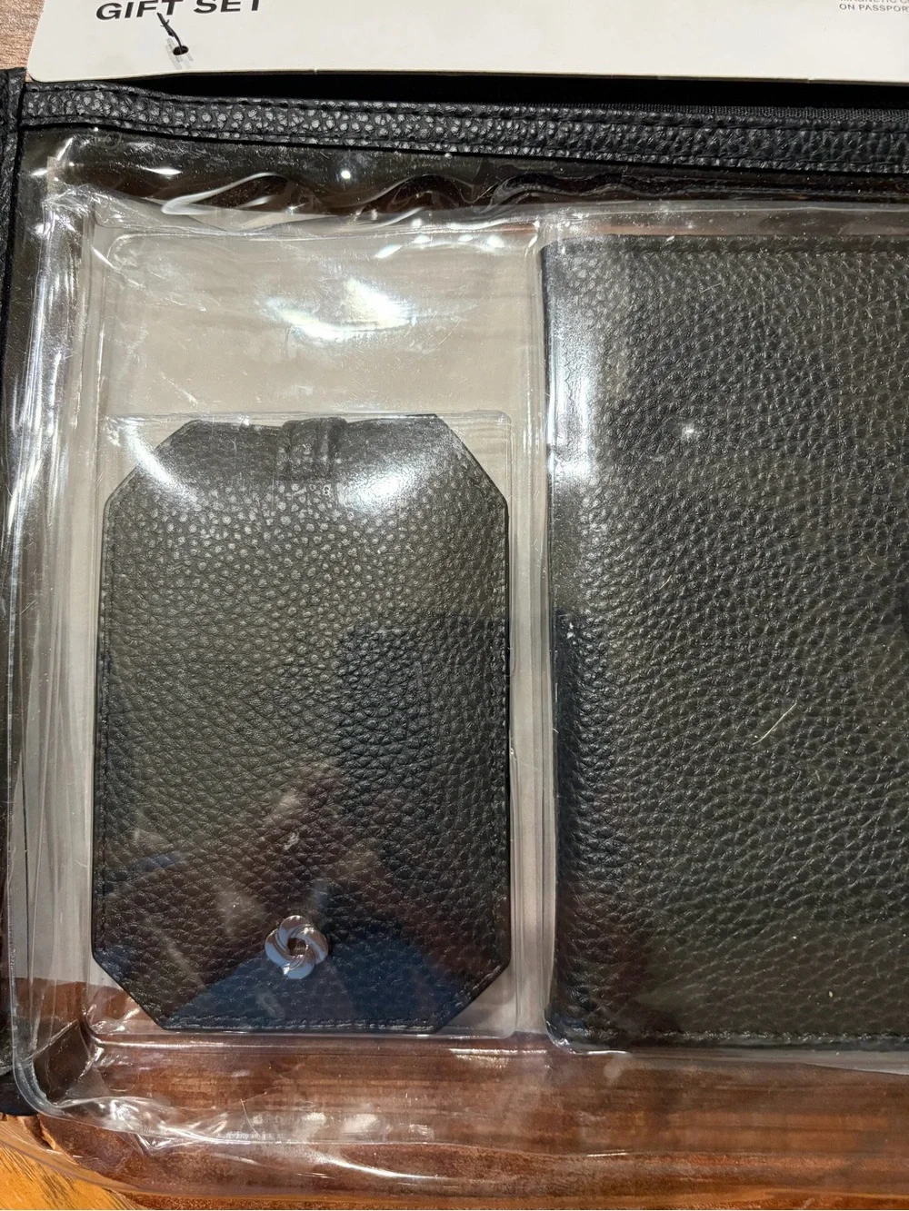 Samsonite Black Textured Passport Cover and Luggage Tag Set